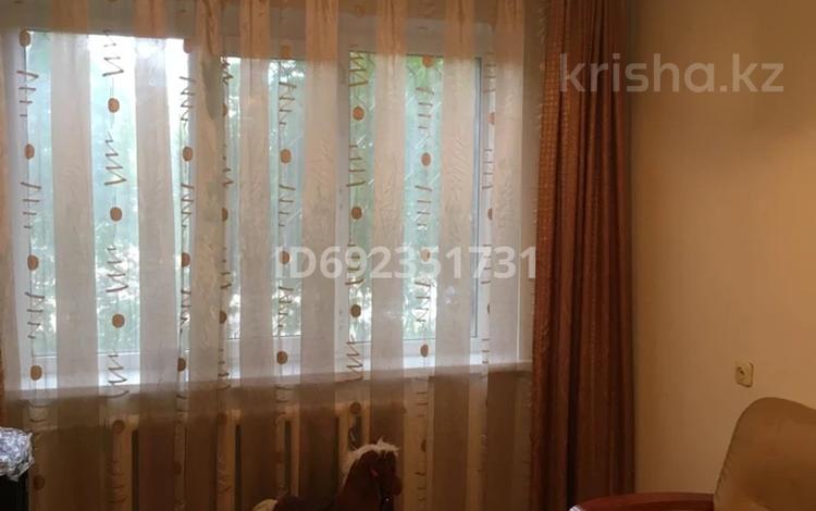 3-комнатная квартира · 70 м² · 1/5 этаж, мкр 11 44 за 22.7 млн ₸ в Актобе — фото 2