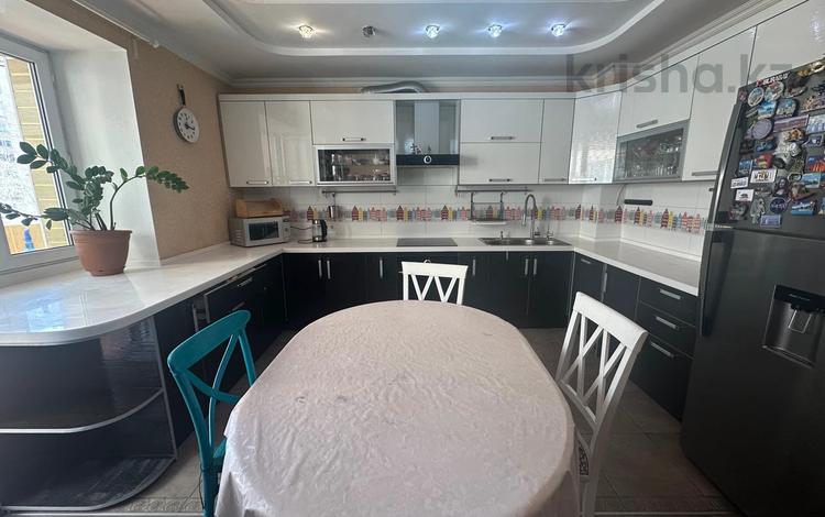 4-бөлмелі пәтер · 165 м² · 2/10 қабат, Аманжолова 32/2 — Әзірет Сұлтан мешіті, бағасы: 70 млн ₸ в Астане, Алматы р-н — фото 2