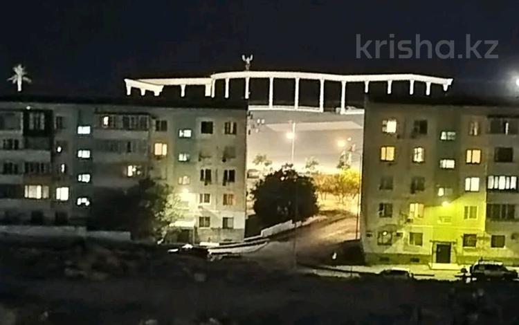 1-бөлмелі пәтер · 45 м² · 4/5 қабат, 15-ш/а. — Первая линия от моря, бағасы: 140 000 ₸ в Актау, 15-й мкр — фото 2
