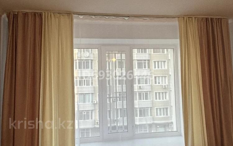 1-комнатная квартира, 39.2 м², 5/9 этаж помесячно, А. Бокейханова за 160 000 〒 в Астане, Есильский р-н — фото 2