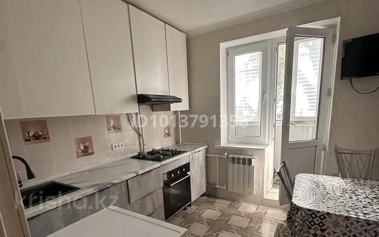 3-комнатная квартира · 70 м² · 2/5 этаж, мкр 8, Абулхайыр хана за 24 млн ₸ в Актобе — фото 2