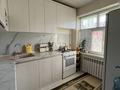 3-бөлмелі пәтер · 52.8 м² · 2/4 қабат, 2мкр. 20 дом 24 пәтер — №2 мектеп, садиктің қасында, бағасы: 13 млн ₸ в Жанаозен — фото 3