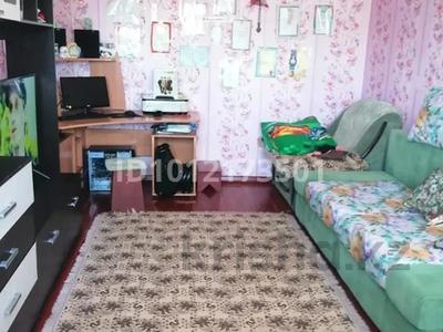 1-комнатная квартира · 32 м² · 2/5 этаж, Ауэзова — Центре города за 75 000 〒 в Аксу