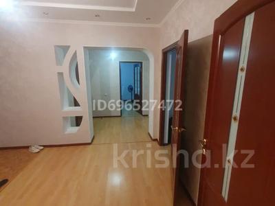 3-бөлмелі пәтер, 100 м², 2/4 қабат, мкр 8, Гришина 11б, бағасы: 35 млн 〒 в Актобе, мкр 8