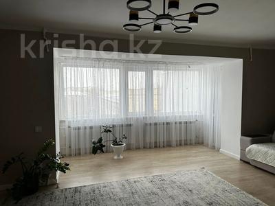 3-бөлмелі пәтер, 65 м², 6/9 қабат, мкр Северо-Восток, Назарбаева 206, бағасы: 34 млн 〒 в Уральске, мкр Северо-Восток