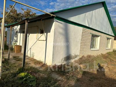 Отдельный дом · 4 комнаты · 118 м² · 18 сот., 8 марта 14 — Магазин Саяжан, спортзал Бейбарыс за 10 млн 〒 в Аксае