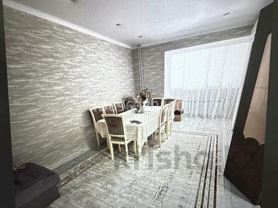 2-комнатная квартира, 54 м², 5/9 этаж, мкр 11 101 за 19 млн 〒 в Актобе, мкр 11