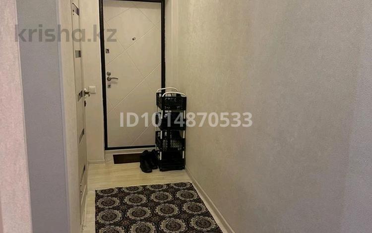 2-бөлмелі пәтер · 55.9 м² · 3/4 қабат, "Шығыс 2" ш/а. 379 — рядом гипермаркет Анвар, бағасы: 15 млн ₸ в Актау, мкр "Шыгыс 2" — фото 2