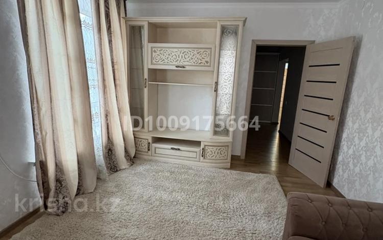 2-комнатная квартира · 69.9 м² · 7/10 этаж, мкр Юго-Восток, Проспект Шахтеров — проспект Шахтеров, проспект Строителей за 33 млн ₸ в Караганде, Казыбек би р-н — фото 2