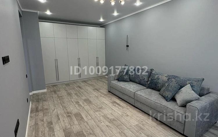 1-комнатная квартира · 42.9 м² · 16/16 этаж, Утеген батыра — Толе би- Утеген Батыра за 300 000 〒 в Алматы — фото 2