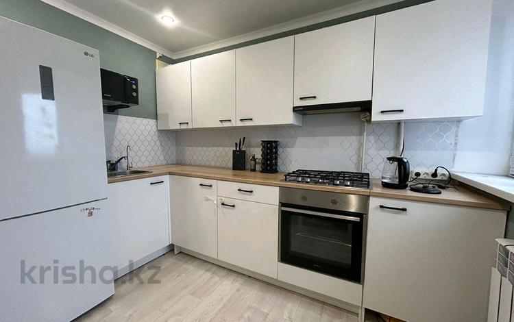 2-комнатная квартира · 51.4 м² · 9/10 этаж, 10 микр 18 за 15.5 млн ₸ в Аксае — фото 2