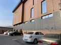 Свободное назначение, офисы, магазины и бутики, склады, общепит, салоны красоты, сельское хозяйство, фитнес и спорт, образование, развлечения, конференц-залы, кабинеты и рабочие места, студии · 1000 м² за 2.5 млн 〒 в Шымкенте, Туран р-н — фото 2