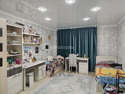 3-бөлмелі пәтер · 87.8 м² · 1/5 қабат, Строителей 36, бағасы: 22 млн ₸ в Аксу