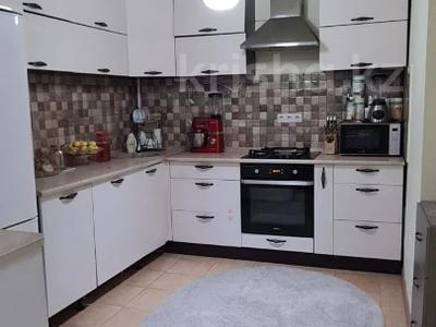 2-комнатная квартира · 70 м² · 8/10 этаж, мкр Хан Тенгри, Кенесары хана 54/1-45 за 50 млн 〒 в Алматы, Бостандыкский р-н