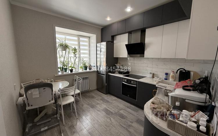 2-бөлмелі пәтер · 58 м² · 8/9 қабат, мкр Юго-Восток 82, бағасы: 32 млн ₸ в Караганде, Казыбек би р-н — фото 2