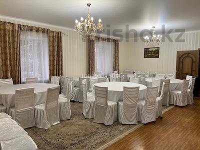 Дом · 5 комнат · 250 м², Дулатова 3а — Школа гимназия Горького,Крокус,гор.баня за 120 000 〒 в Костанае