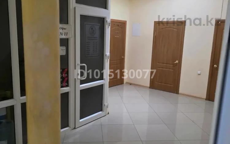 Свободное назначение, офисы, магазины и бутики, салоны красоты, образование, кабинеты и рабочие места, студии · 24 м² за 75 000 ₸ в Уральске — фото 2