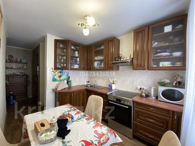 4-бөлмелі пәтер · 92 м² · 6/9 қабат, 8 мкр 63 — Школа #17, бағасы: 26 млн 〒 в Темиртау