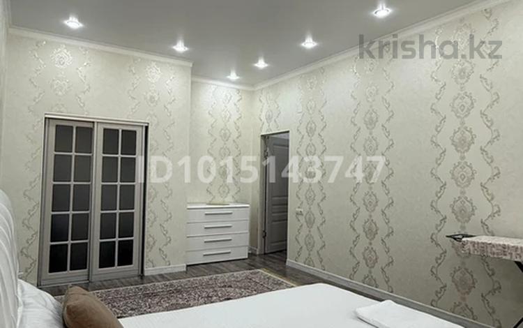 2-бөлмелі пәтер · 80 м² · 13/16 қабат, 17-ш/а. 23, бағасы: 15 000 ₸ в Актау, 17-й мкр — фото 2