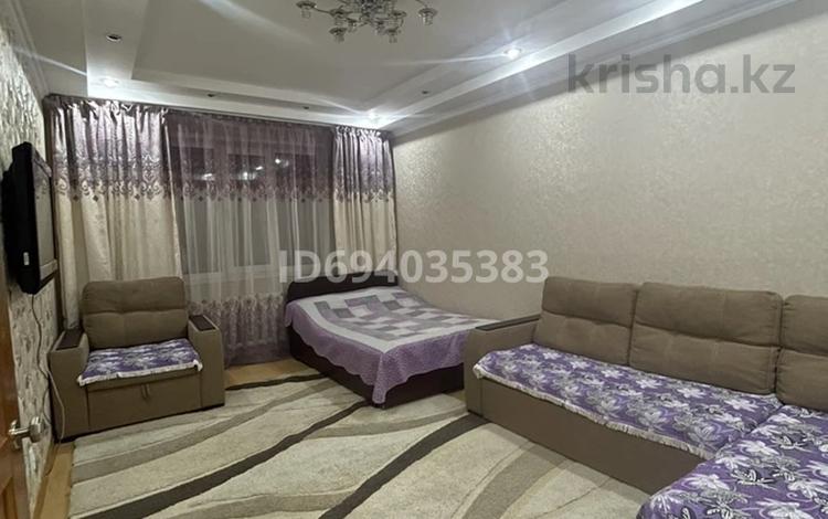 1-комнатная квартира, 43 м², 2/9 этаж помесячно, мкр Таугуль-1 за 200 000 〒 в Алматы, Ауэзовский р-н — фото 2
