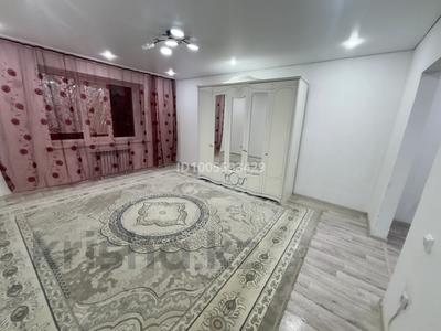 2-бөлмелі пәтер · 80 м² · 9/10 қабат, Самал 86, бағасы: 180 000 〒 в Уральске