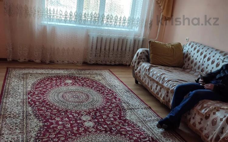 2-комнатная квартира, 50 м², 2/5 этаж помесячно, Самал 23 за 120 000 〒 в Талдыкоргане — фото 2