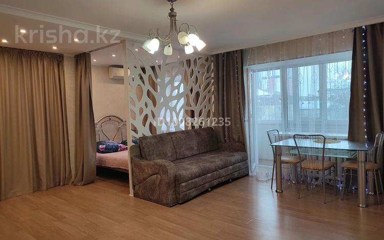 1-комнатная квартира · 50 м² · 4/5 этаж, Тауелсызлык цум, март, гор отдел, Макдональдс, самый центр 37 — Угол тауелсызлык абая за 12 000 〒 в Костанае — фото 11