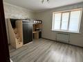 2-комнатная квартира, 80 м², 7/17 этаж помесячно, Жандосова 140 — Алтынсарина за 360 000 〒 в Алматы, Бостандыкский р-н — фото 7