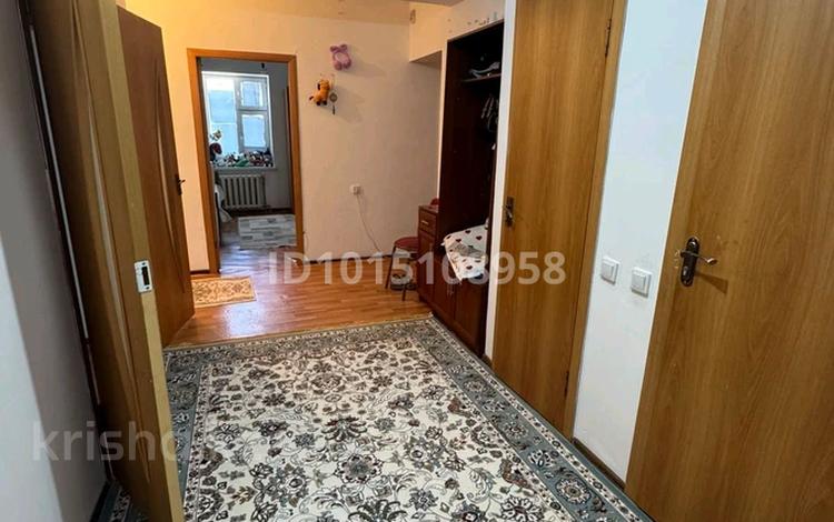 3-бөлмелі пәтер · 75 м² · 2/5 қабат, Мкр. Арай-3 56, бағасы: 25 млн ₸ в  — фото 2