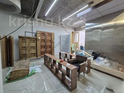 Еркін, кеңселер, дүкендер мен бутиктер, қоймалар, қоғамдық тамақтану орны, сұлулық салондары, медорталықтар мен дәріханалар, білім орталықтары, ойын-сауық · 239 м², бағасы: 250 млн ₸ в Алматы, Медеуский р-н