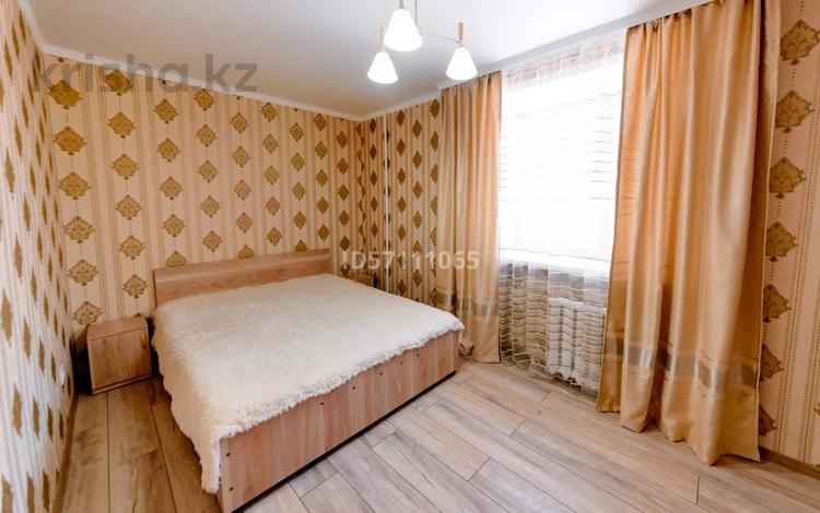 2-комнатная квартира, 44 м², 3/5 этаж по часам, проспект Бухар Жырау 75 за 1 000 〒 в Караганде, Казыбек би р-н — фото 2