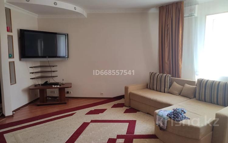 3-комнатная квартира · 88 м² · 5/9 этаж, Мкр Сары Арка 40 за 300 000 ₸ в Атырау — фото 6