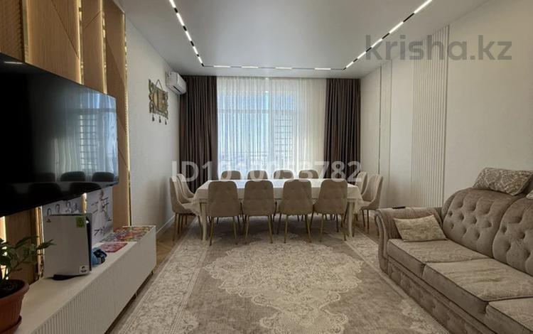 4-бөлмелі пәтер · 102 м² · 8/17 қабат, Строителей 28/5, бағасы: 90 млн ₸ в Караганде, Казыбек би р-н — фото 2