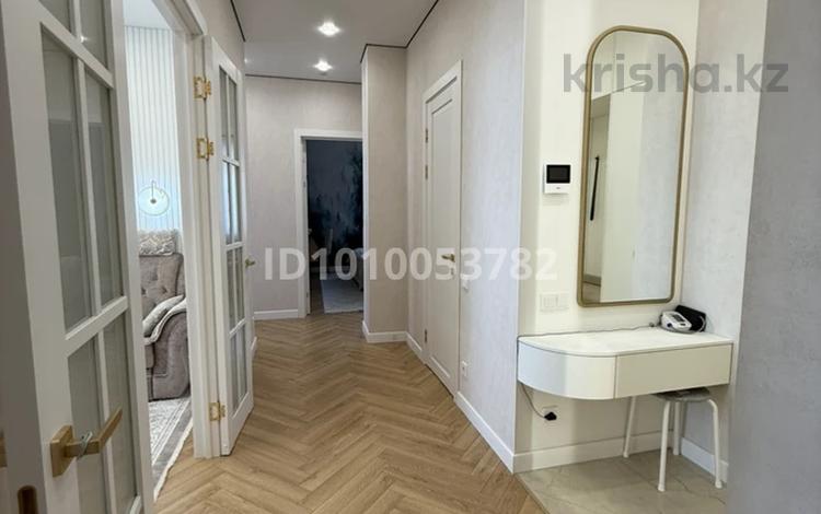 4-комнатная квартира · 109 м² · 8/17 этаж, Строителей 28/5 за 89 млн ₸ в Караганде, Казыбек би р-н — фото 27