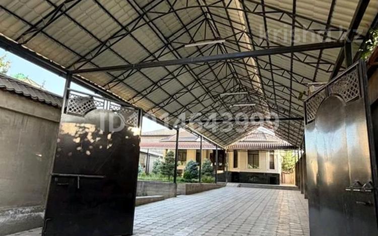 Отдельный дом · 9 комнат · 330 м² · 10 сот., мкр Самал-1 39 — Арғынбекова Байьұрснова за 200 млн ₸ в Шымкенте, Абайский р-н — фото 2