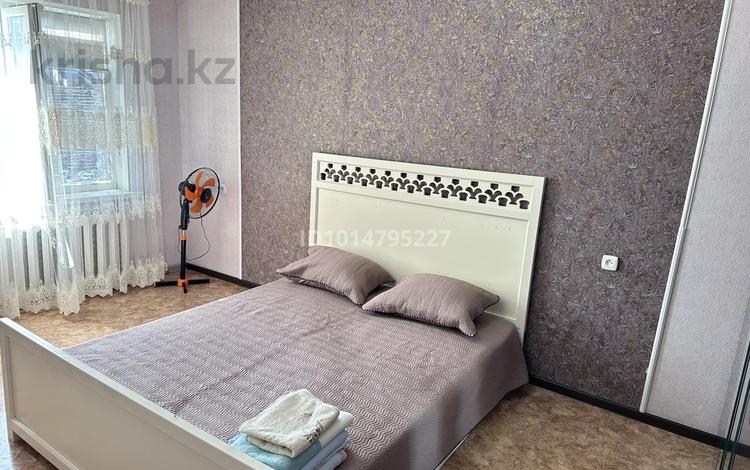 2-комнатная квартира · 50 м² · 5/5 этаж, мкр 5, ЕСЕТ БАТЫР 107 — ТД Жанар - Детский товар - Анвар -Малый Алия за 14 000 ₸ в Актобе — фото 2