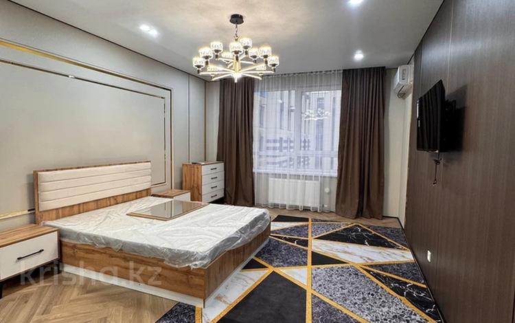 1-комнатная квартира · 47 м² · 10/12 этаж, Торекулова 92 за 350 000 ₸ в Алматы, Алмалинский р-н — фото 2