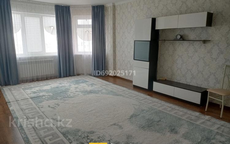 3-комнатная квартира, 101 м², 6/9 этаж помесячно, мкр. Алмагуль, Алмагуль 5