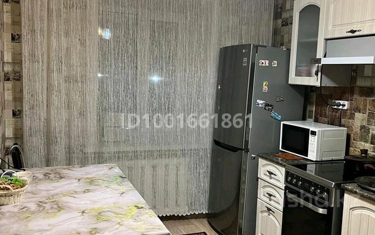 3-комнатная квартира · 63 м² · 4/12 этаж, Ауэзова 22 — Рынок океан за 26.5 млн 〒 в Семее — фото 2