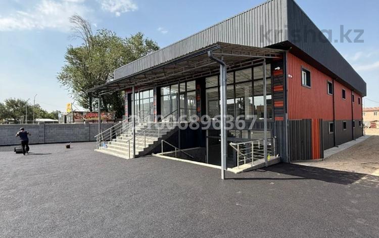 Свободное назначение, офисы, магазины и бутики, склады, общепит, салоны красоты, сельское хозяйство, бани, гостиницы и зоны отдыха, фитнес и спорт, медцентры и аптеки, образование, развлечения, конференц-залы, кабинеты и рабочие места, студии · 900 м² за 5.4 млн 〒 в Байтереке (Новоалексеевке) — фото 3
