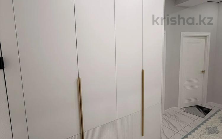 3-комнатная квартира · 100 м² · 7/9 этаж, 17-й мкр 17/1 за 50 млн ₸ в Актау — фото 2