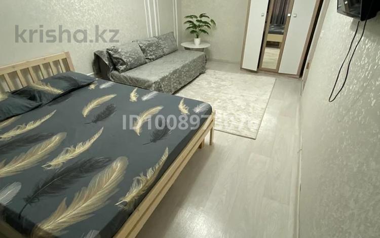 1-комнатная квартира · 50 м² · 2/5 этаж, мкр Центральный, Сырым датова 31 за 8 000 ₸ в Атырау — фото 2