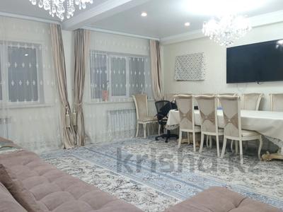 4-бөлмелі пәтер · 170 м² · 3/3 қабат, Майкудук, Мкр Голубые пруды, бағасы: 49.9 млн ₸ в Караганде, Алихана Бокейханова р-н