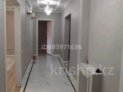 4-комнатная квартира, 130 м², 6/9 этаж, самал 110 за 54 млн 〒 в Уральске