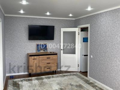 3-комнатная квартира · 50 м² · 5/5 этаж, Ихсанова за 18 млн 〒 в Уральске, мкр Школьник