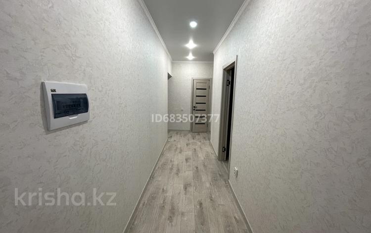 2-комнатная квартира, 64 м², 1/9 этаж помесячно, Муканова за 200 000 〒 в Караганде — фото 2
