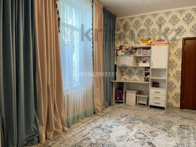 2-бөлмелі пәтер · 60 м² · 1/2 қабат, Айтеке би 26 — Почта, бағасы: 13 млн ₸ в Ленгере
