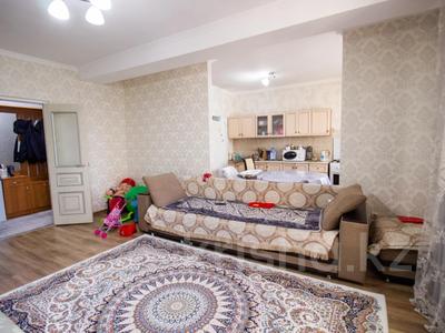 3-комнатная квартира · 89.4 м² · 5/5 этаж, 7 мкр за 28 млн 〒 в Талдыкоргане, мкр Коктем