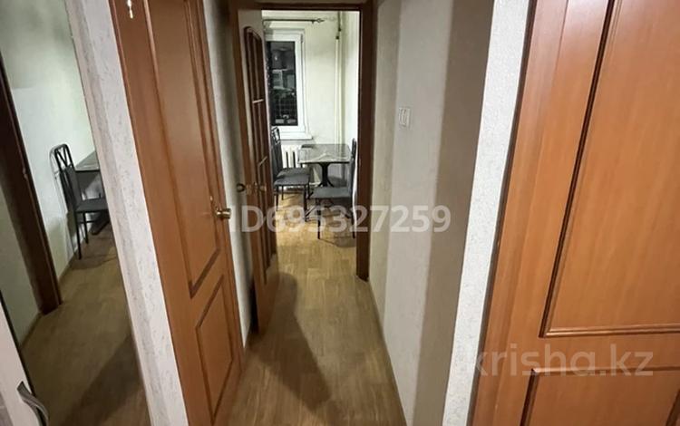 2-бөлмелі пәтер, 45 м², 2/4 қабат ай сайын, мкр №7 11, бағасы: 270 000 〒 в Алматы, Ауэзовский р-н — фото 2