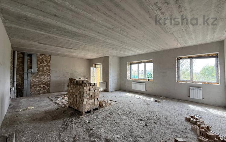 2-бөлмелі пәтер · 60 м² · 2/5 қабат, Юго-Восток ш/а., Алтын Арка 21б, бағасы: 23 млн ₸ в Караганде, Казыбек би р-н — фото 2